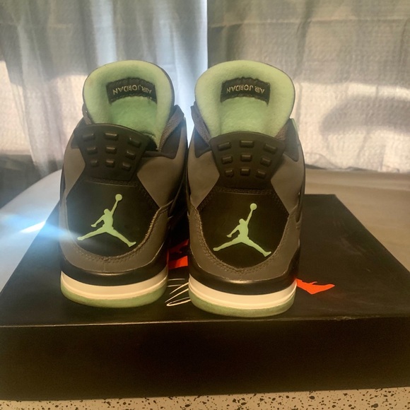 Athletic_Shoes